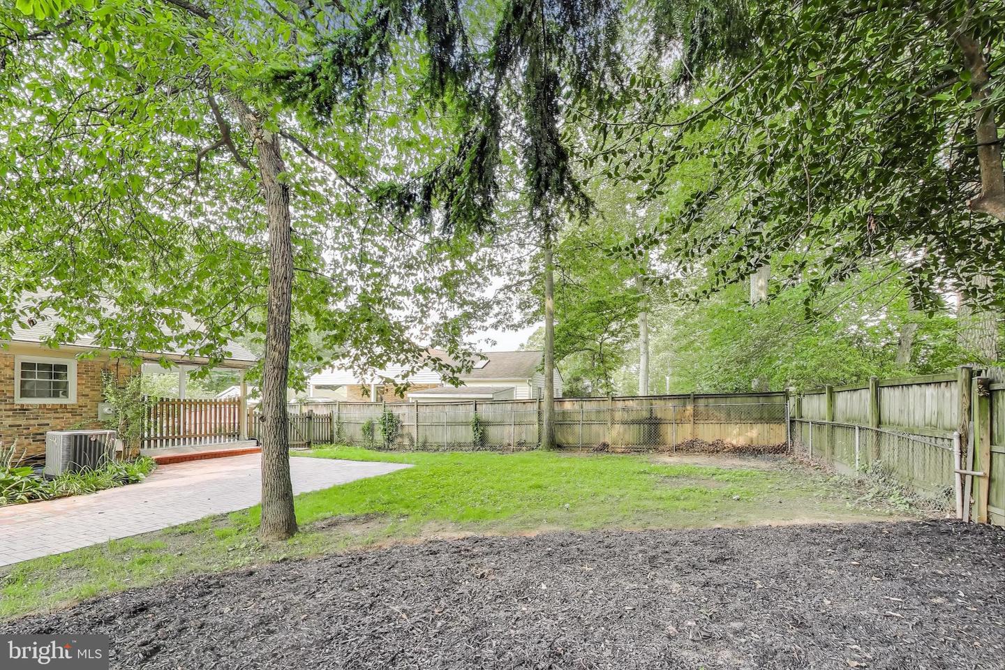 8215 BRIAR CREEK DR, ANNANDALE, Virginia 22003, 4 Bedrooms Bedrooms, 13 Rooms Rooms,2 BathroomsBathrooms,Residential,For sale,8215 BRIAR CREEK DR,VAFX2254538 MLS # VAFX2254538