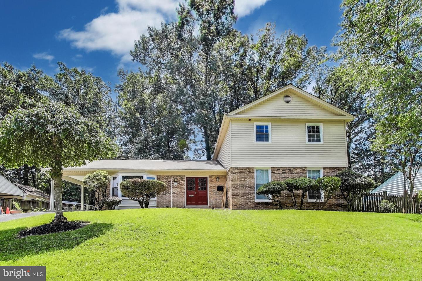 8215 BRIAR CREEK DR, ANNANDALE, Virginia 22003, 4 Bedrooms Bedrooms, 13 Rooms Rooms,2 BathroomsBathrooms,Residential,For sale,8215 BRIAR CREEK DR,VAFX2254538 MLS # VAFX2254538