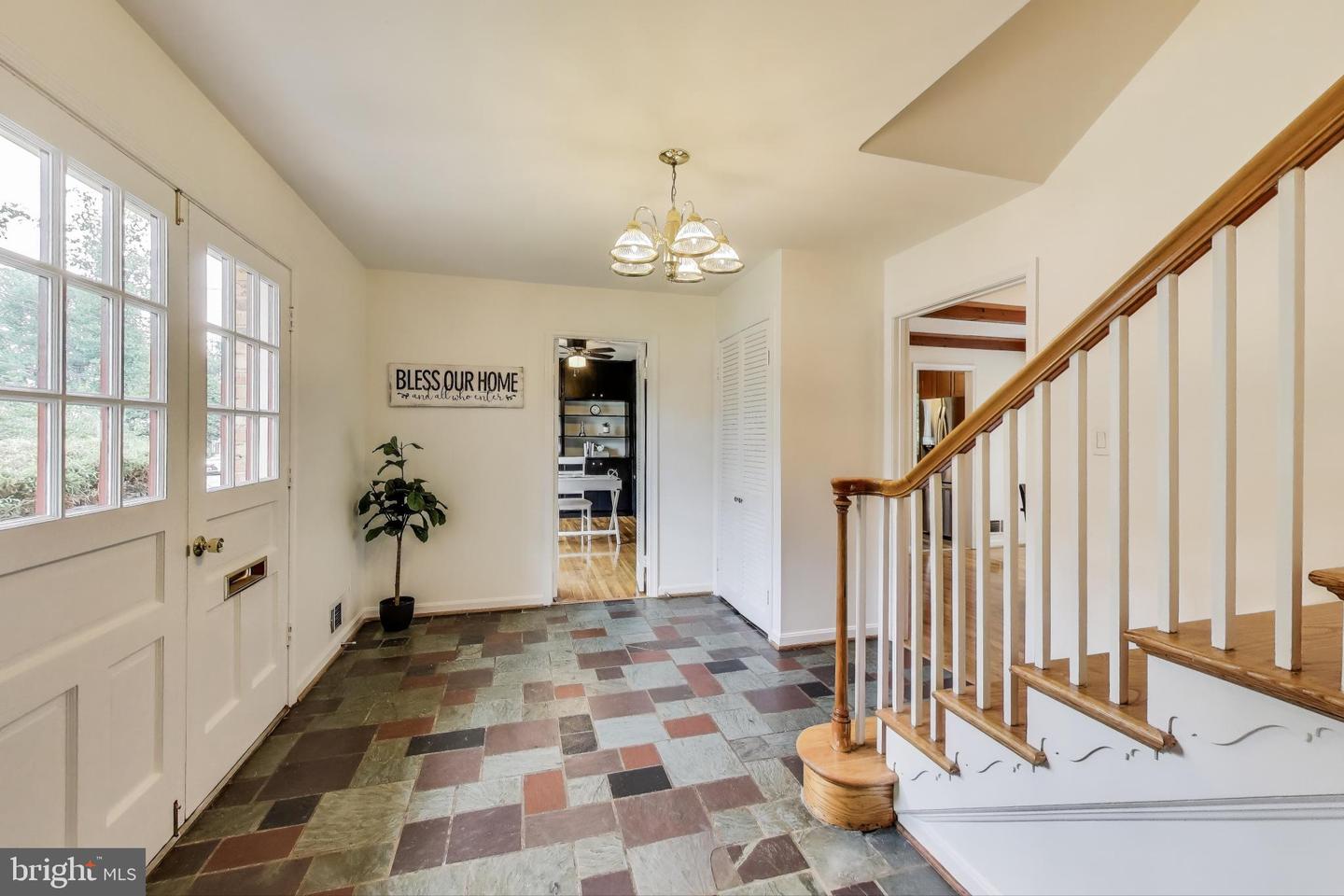 8215 BRIAR CREEK DR, ANNANDALE, Virginia 22003, 4 Bedrooms Bedrooms, 13 Rooms Rooms,2 BathroomsBathrooms,Residential,For sale,8215 BRIAR CREEK DR,VAFX2254538 MLS # VAFX2254538