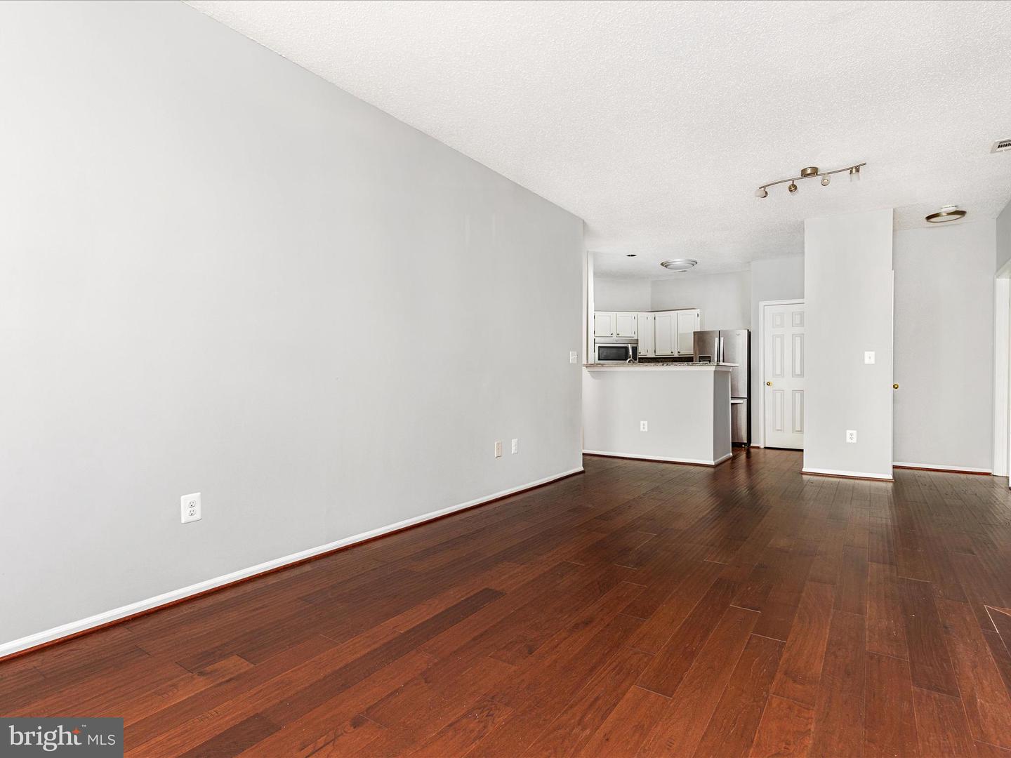 14309 CLIMBING ROSE WAY #204, CENTREVILLE, Virginia 20121, 2 Bedrooms Bedrooms, ,2 BathroomsBathrooms,Residential,For sale,14309 CLIMBING ROSE WAY #204,VAFX2254696 MLS # VAFX2254696