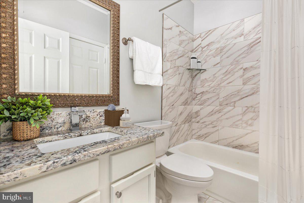 14309 CLIMBING ROSE WAY #204, CENTREVILLE, Virginia 20121, 2 Bedrooms Bedrooms, ,2 BathroomsBathrooms,Residential,For sale,14309 CLIMBING ROSE WAY #204,VAFX2254696 MLS # VAFX2254696