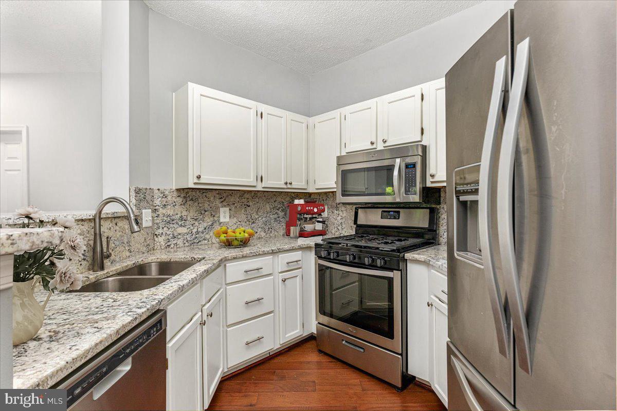 14309 CLIMBING ROSE WAY #204, CENTREVILLE, Virginia 20121, 2 Bedrooms Bedrooms, ,2 BathroomsBathrooms,Residential,For sale,14309 CLIMBING ROSE WAY #204,VAFX2254696 MLS # VAFX2254696
