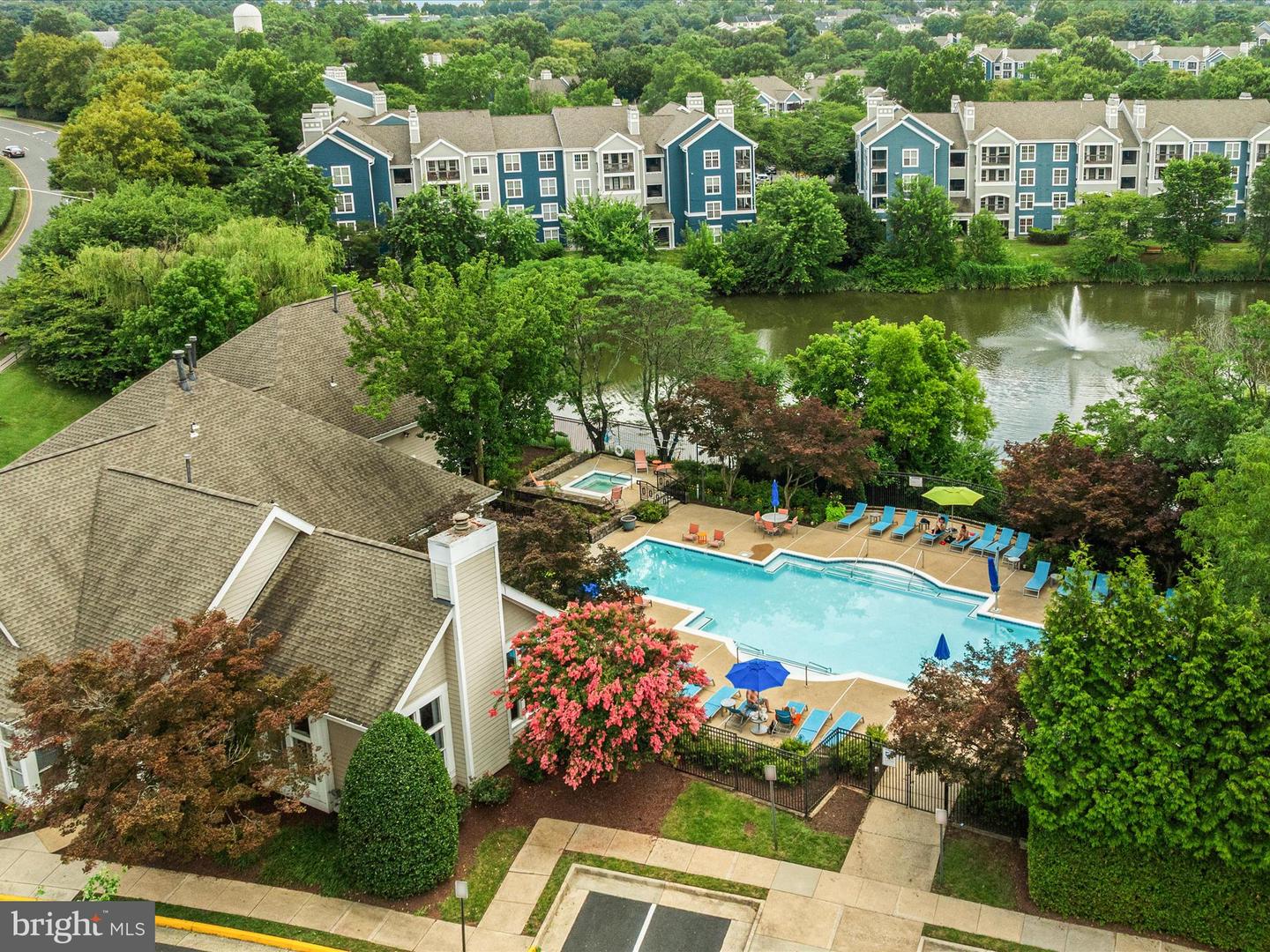 14309 CLIMBING ROSE WAY #204, CENTREVILLE, Virginia 20121, 2 Bedrooms Bedrooms, ,2 BathroomsBathrooms,Residential,For sale,14309 CLIMBING ROSE WAY #204,VAFX2254696 MLS # VAFX2254696