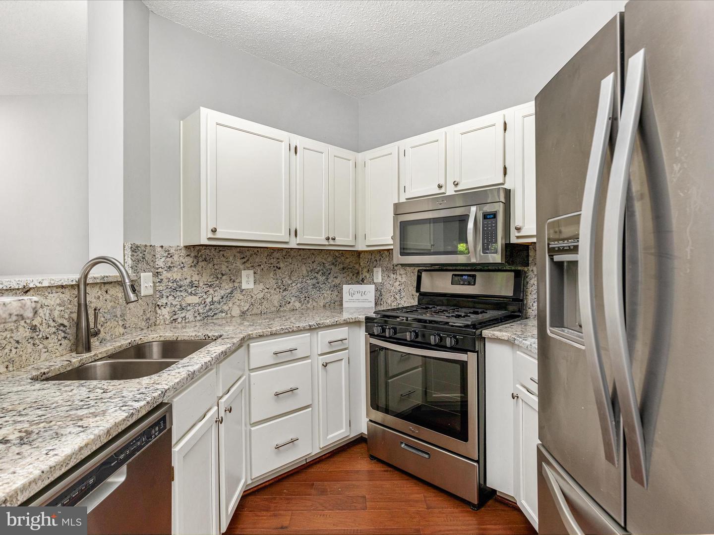 14309 CLIMBING ROSE WAY #204, CENTREVILLE, Virginia 20121, 2 Bedrooms Bedrooms, ,2 BathroomsBathrooms,Residential,For sale,14309 CLIMBING ROSE WAY #204,VAFX2254696 MLS # VAFX2254696