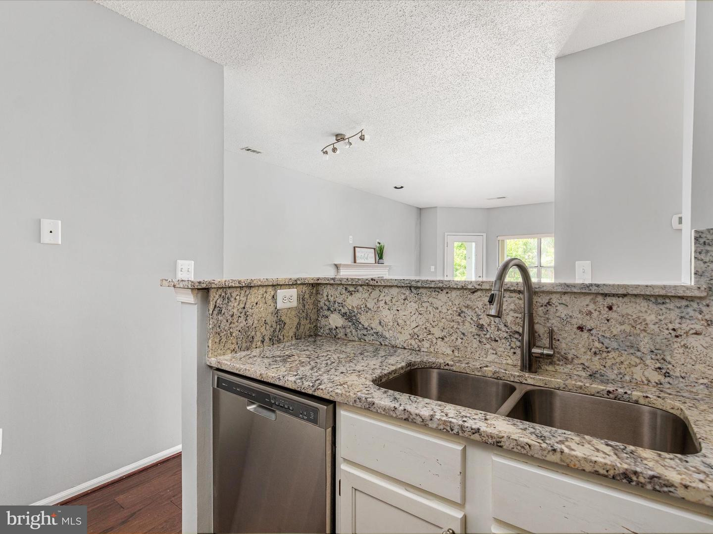 14309 CLIMBING ROSE WAY #204, CENTREVILLE, Virginia 20121, 2 Bedrooms Bedrooms, ,2 BathroomsBathrooms,Residential,For sale,14309 CLIMBING ROSE WAY #204,VAFX2254696 MLS # VAFX2254696