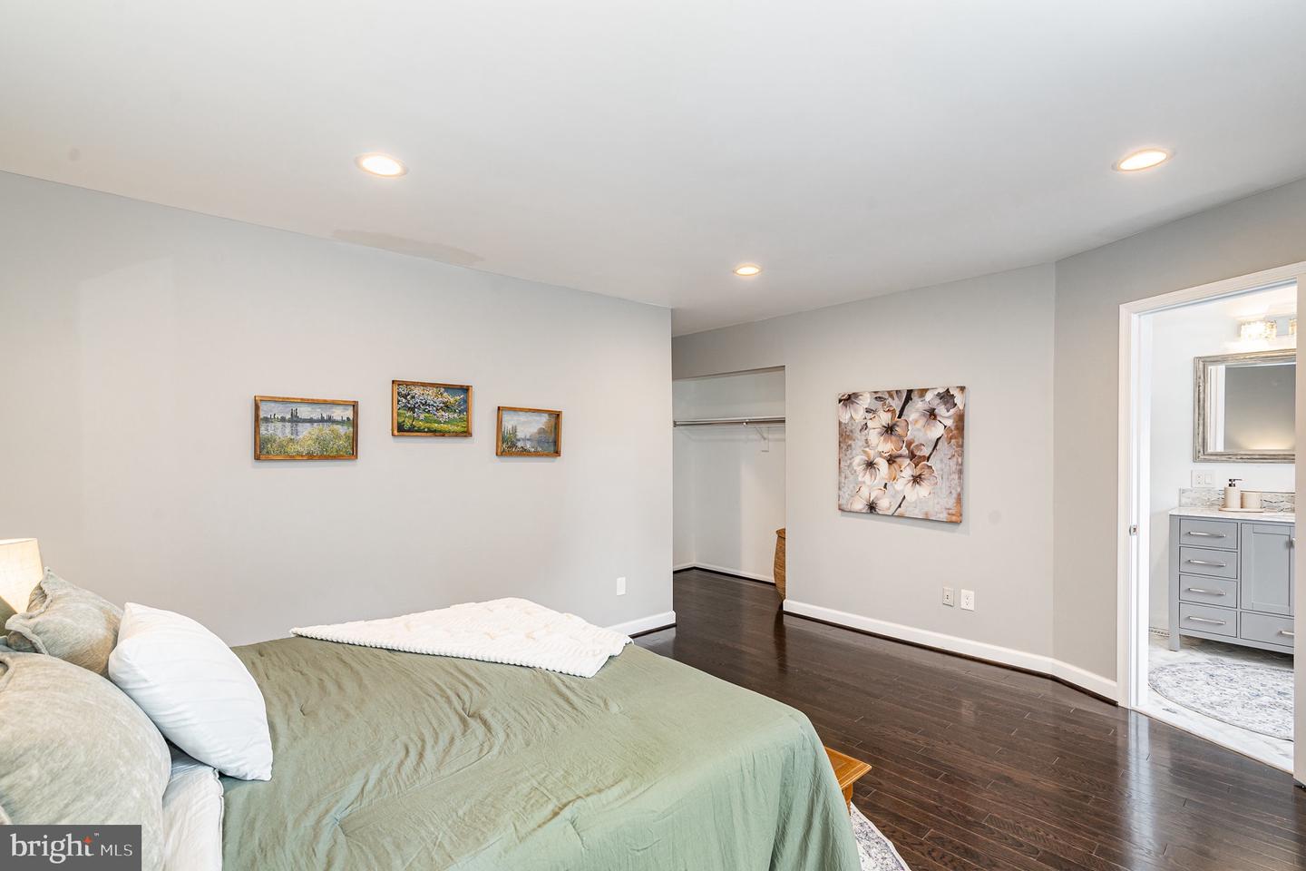 6916 LAFAYETTE PARK DR, ANNANDALE, Virginia 22003, 3 Bedrooms Bedrooms, ,3 BathroomsBathrooms,Residential,For sale,6916 LAFAYETTE PARK DR,VAFX2254768 MLS # VAFX2254768