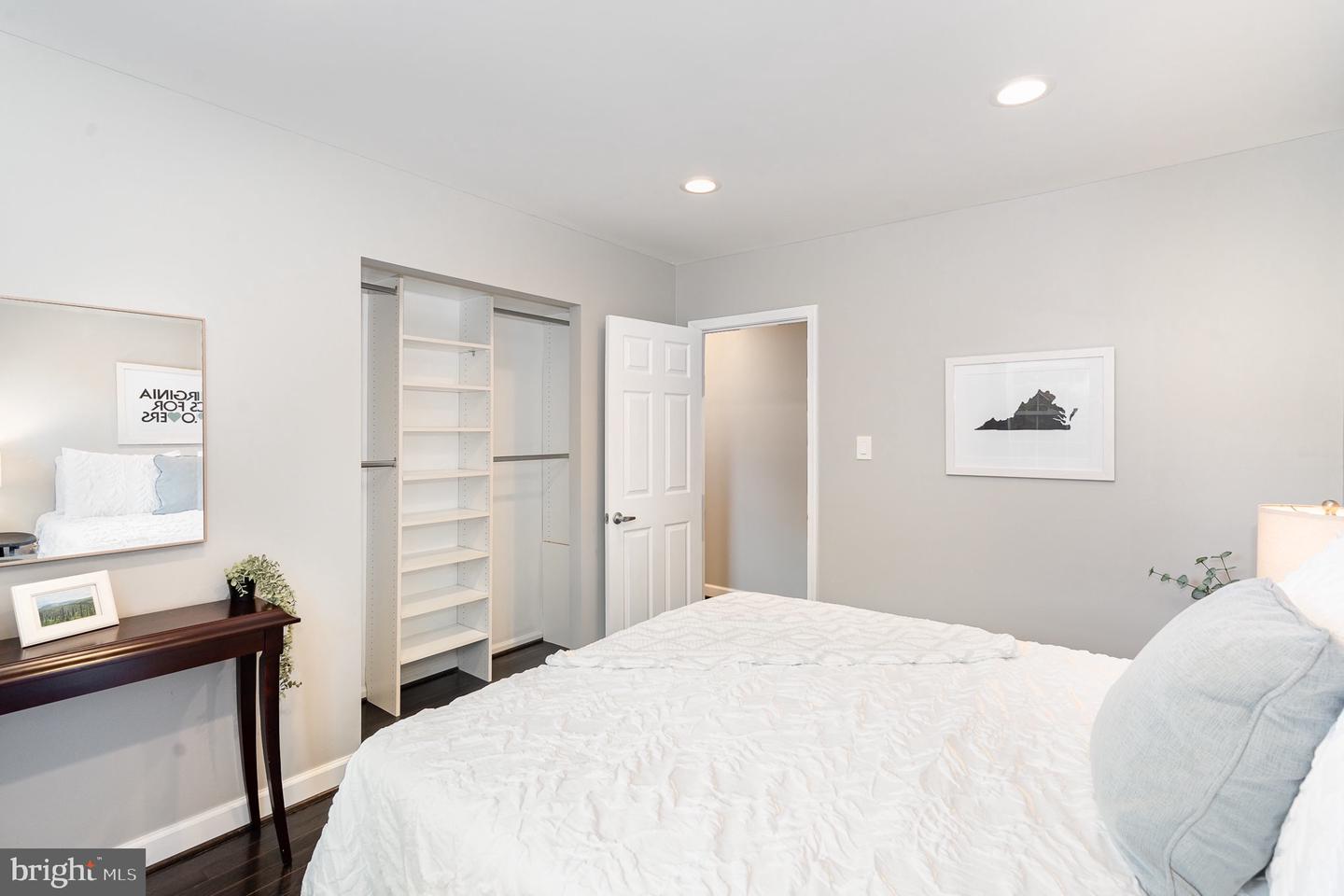 6916 LAFAYETTE PARK DR, ANNANDALE, Virginia 22003, 3 Bedrooms Bedrooms, ,3 BathroomsBathrooms,Residential,For sale,6916 LAFAYETTE PARK DR,VAFX2254768 MLS # VAFX2254768
