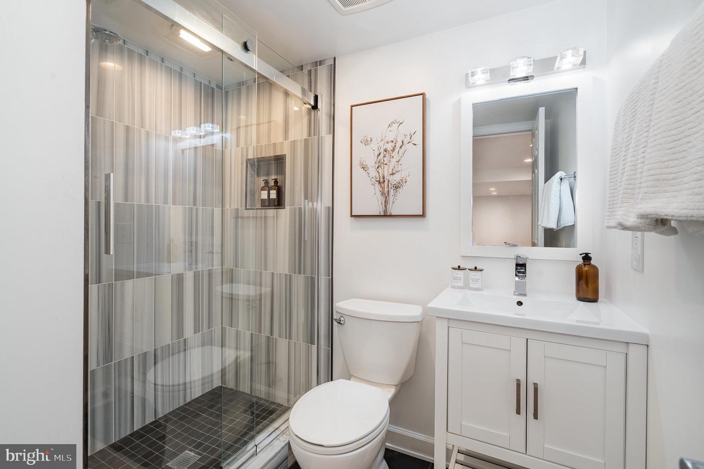 6916 LAFAYETTE PARK DR, ANNANDALE, Virginia 22003, 3 Bedrooms Bedrooms, ,3 BathroomsBathrooms,Residential,For sale,6916 LAFAYETTE PARK DR,VAFX2254768 MLS # VAFX2254768