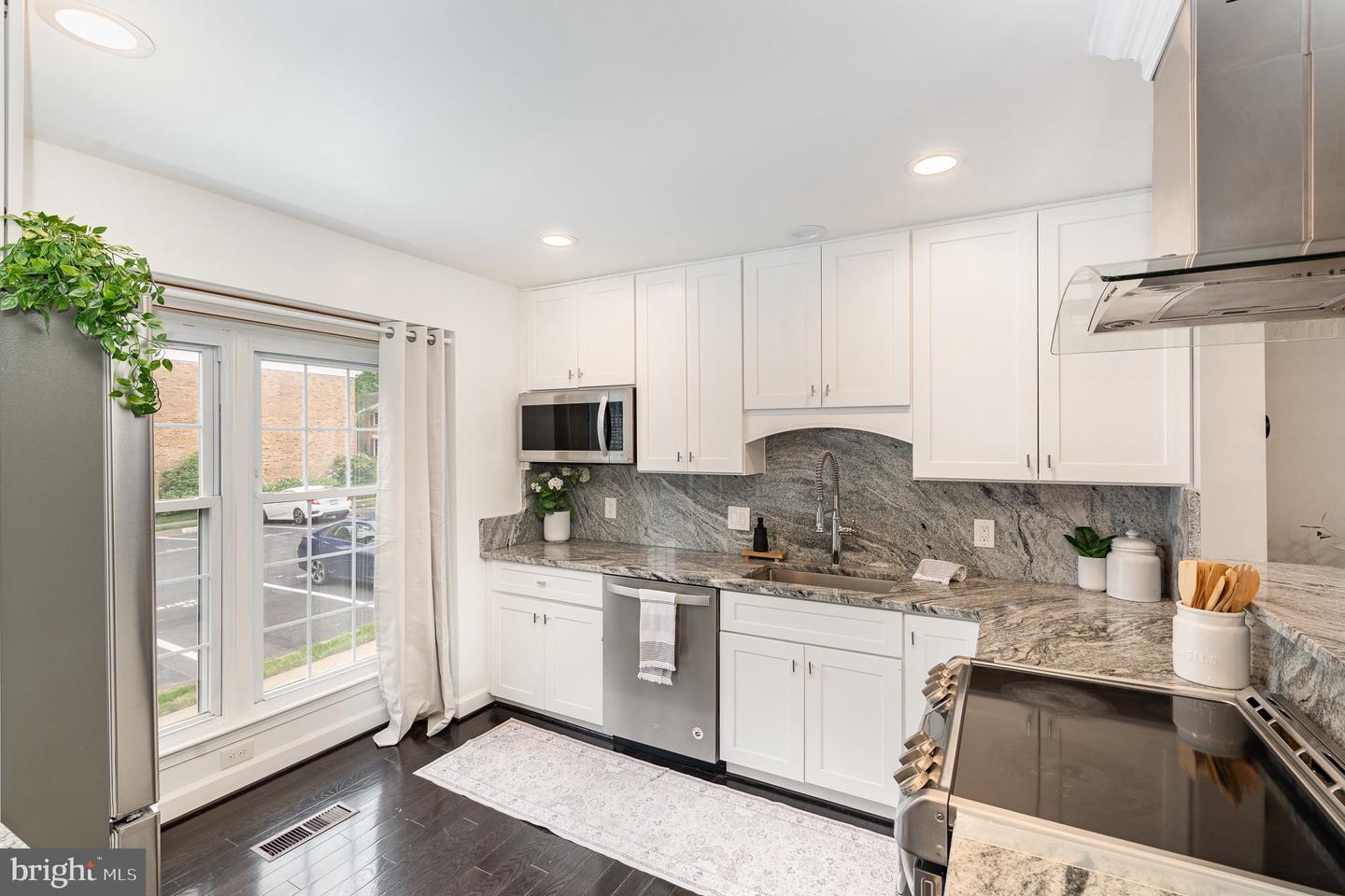 6916 LAFAYETTE PARK DR, ANNANDALE, Virginia 22003, 3 Bedrooms Bedrooms, ,3 BathroomsBathrooms,Residential,For sale,6916 LAFAYETTE PARK DR,VAFX2254768 MLS # VAFX2254768