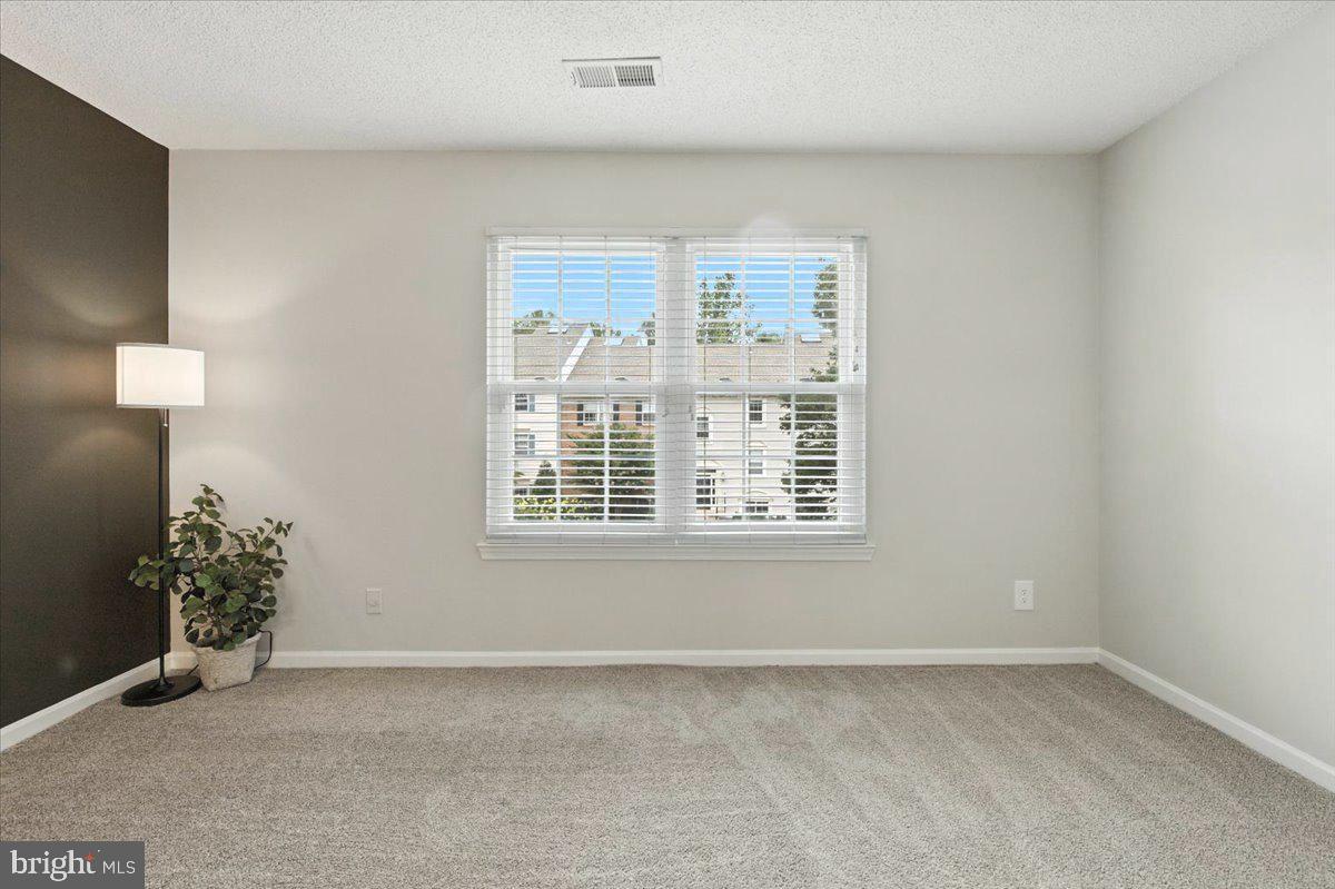 12001 GOLF RIDGE CT #302, FAIRFAX, Virginia 22033, 2 Bedrooms Bedrooms, ,2 BathroomsBathrooms,Residential,For sale,12001 GOLF RIDGE CT #302,VAFX2254772 MLS # VAFX2254772