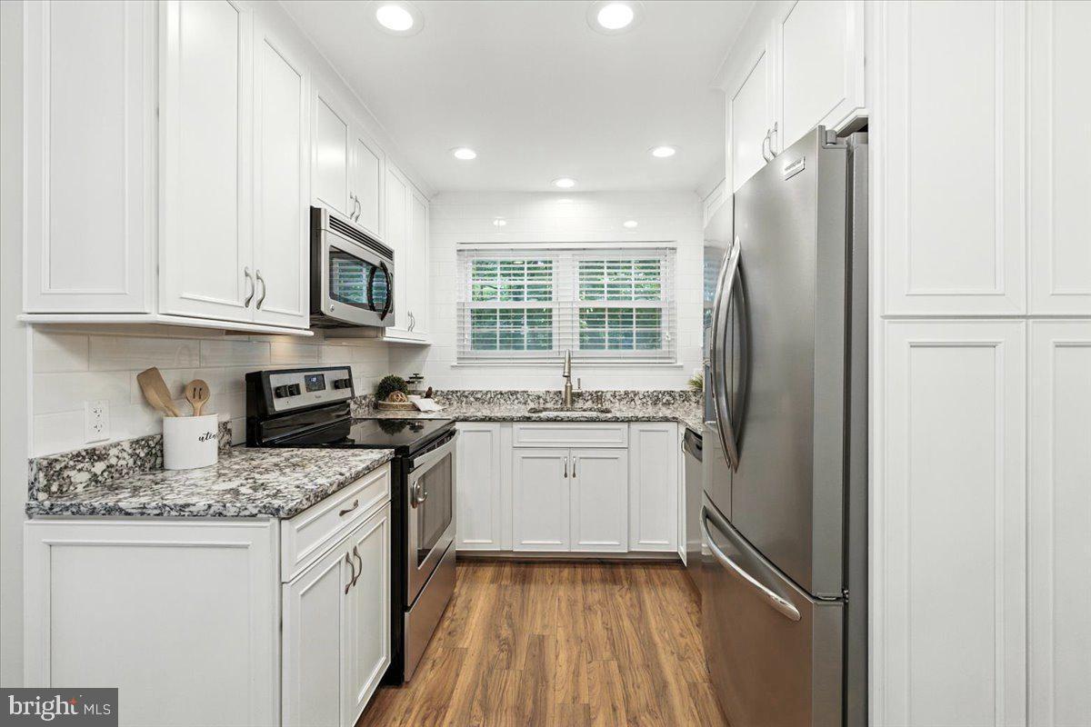 12001 GOLF RIDGE CT #302, FAIRFAX, Virginia 22033, 2 Bedrooms Bedrooms, ,2 BathroomsBathrooms,Residential,For sale,12001 GOLF RIDGE CT #302,VAFX2254772 MLS # VAFX2254772