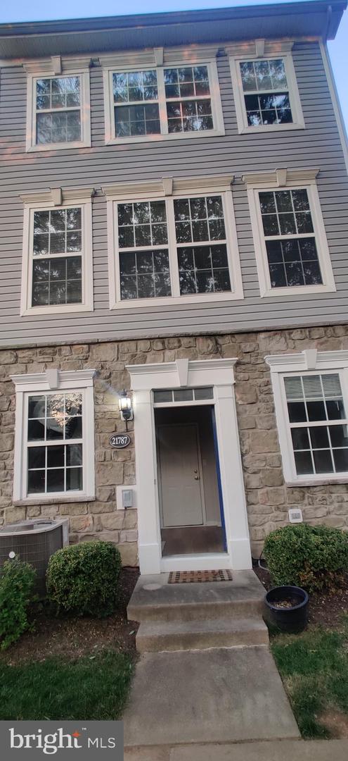 21787 FINDON CT, ASHBURN, Virginia 20147, 2 Bedrooms Bedrooms, ,2 BathroomsBathrooms,Residential,For sale,21787 FINDON CT,VALO2101808 MLS # VALO2101808