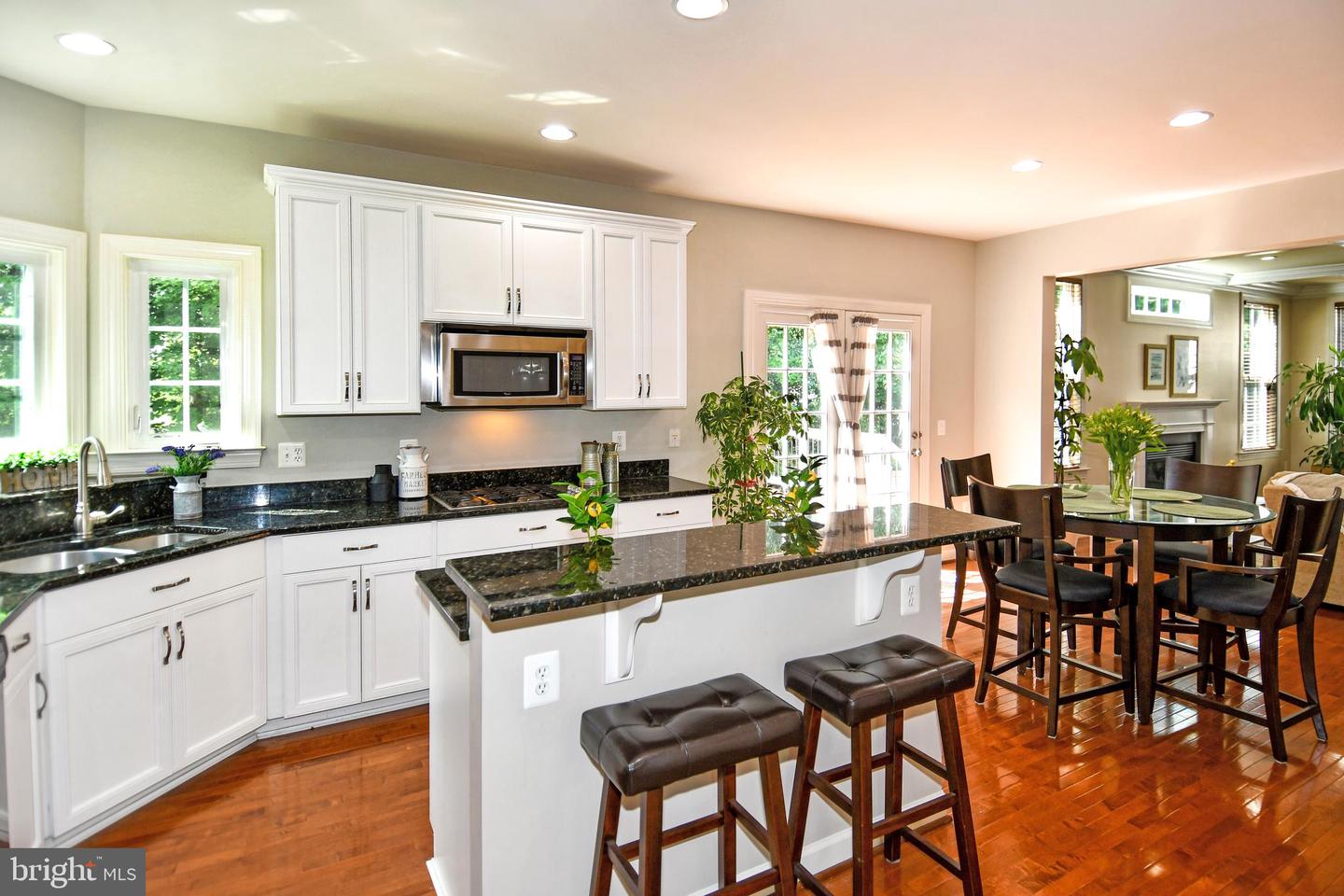 5611 VICTORY LOOP, MANASSAS, Virginia 20112, 4 Bedrooms Bedrooms, ,4 BathroomsBathrooms,Residential,For sale,5611 VICTORY LOOP,VAPW2098966 MLS # VAPW2098966