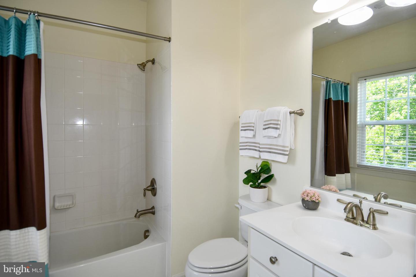5611 VICTORY LOOP, MANASSAS, Virginia 20112, 4 Bedrooms Bedrooms, ,4 BathroomsBathrooms,Residential,For sale,5611 VICTORY LOOP,VAPW2098966 MLS # VAPW2098966