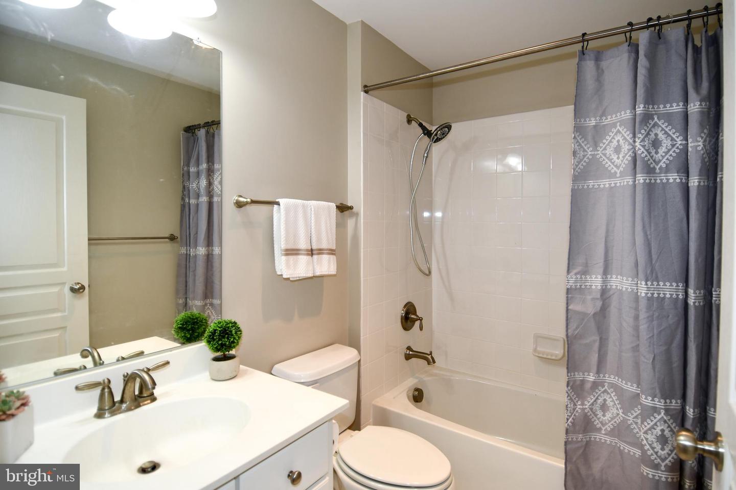 5611 VICTORY LOOP, MANASSAS, Virginia 20112, 4 Bedrooms Bedrooms, ,4 BathroomsBathrooms,Residential,For sale,5611 VICTORY LOOP,VAPW2098966 MLS # VAPW2098966