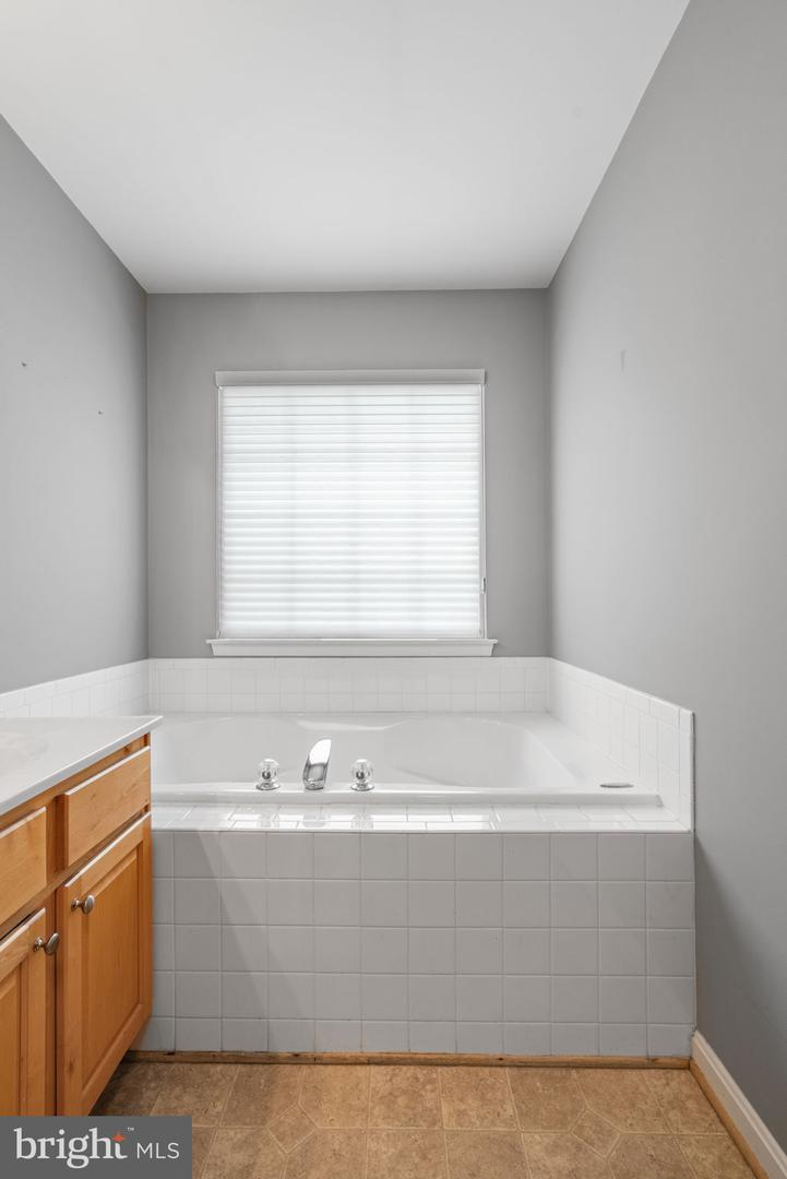 12311 JARROW LN, BRISTOW, Virginia 20136, 3 Bedrooms Bedrooms, ,2 BathroomsBathrooms,Residential,For sale,12311 JARROW LN,VAPW2098972 MLS # VAPW2098972