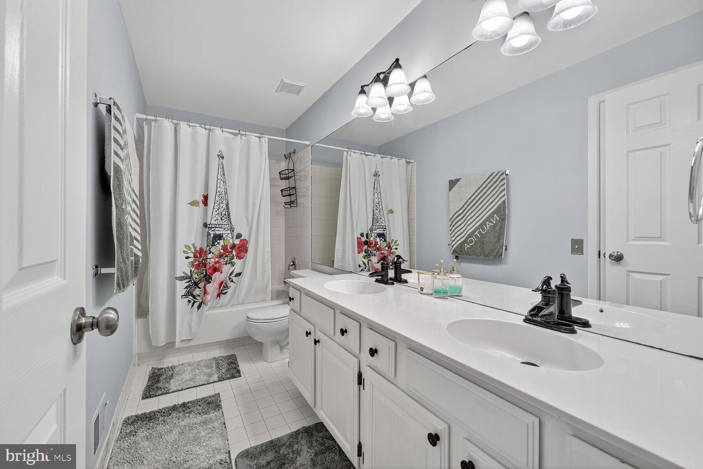 2902 CHEVOIT HILL CT, WOODBRIDGE, Virginia 22191, 4 Bedrooms Bedrooms, ,2 BathroomsBathrooms,Residential,For sale,2902 CHEVOIT HILL CT,VAPW2098984 MLS # VAPW2098984