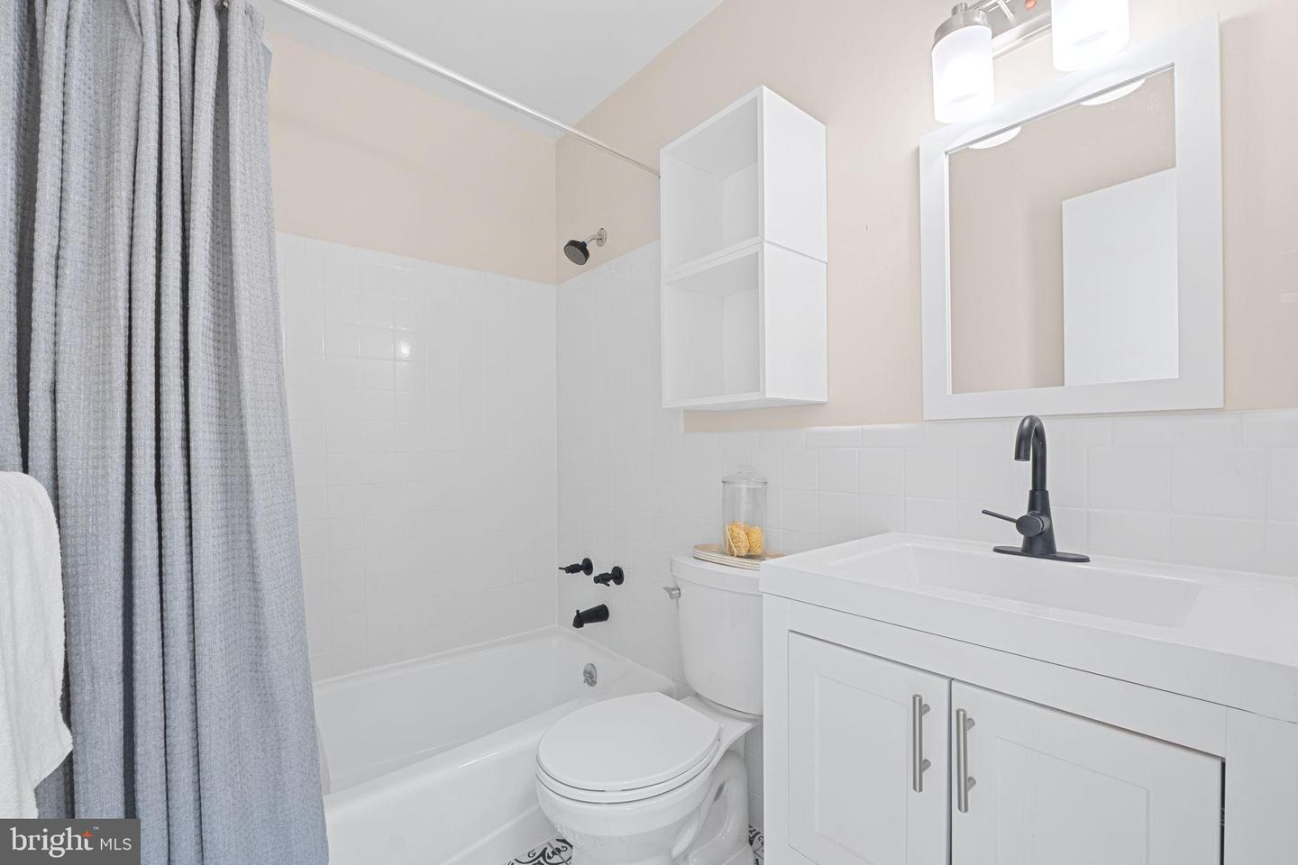 816 D ST NE, WASHINGTON, District Of Columbia 20002, 3 Bedrooms Bedrooms, ,2 BathroomsBathrooms,Residential,For sale,816 D ST NE,DCDC2209884 MLS # DCDC2209884