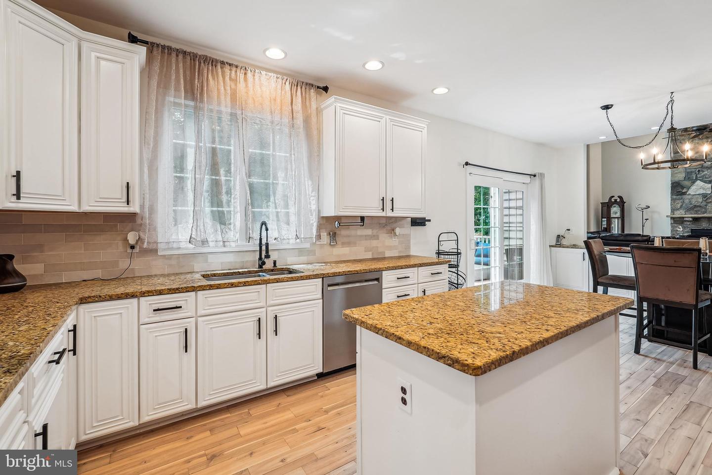5518 HILLSMAN FARM LN, HAYMARKET, Virginia 20169, 4 Bedrooms Bedrooms, ,4 BathroomsBathrooms,Residential,For sale,5518 HILLSMAN FARM LN,VAPW2099016 MLS # VAPW2099016