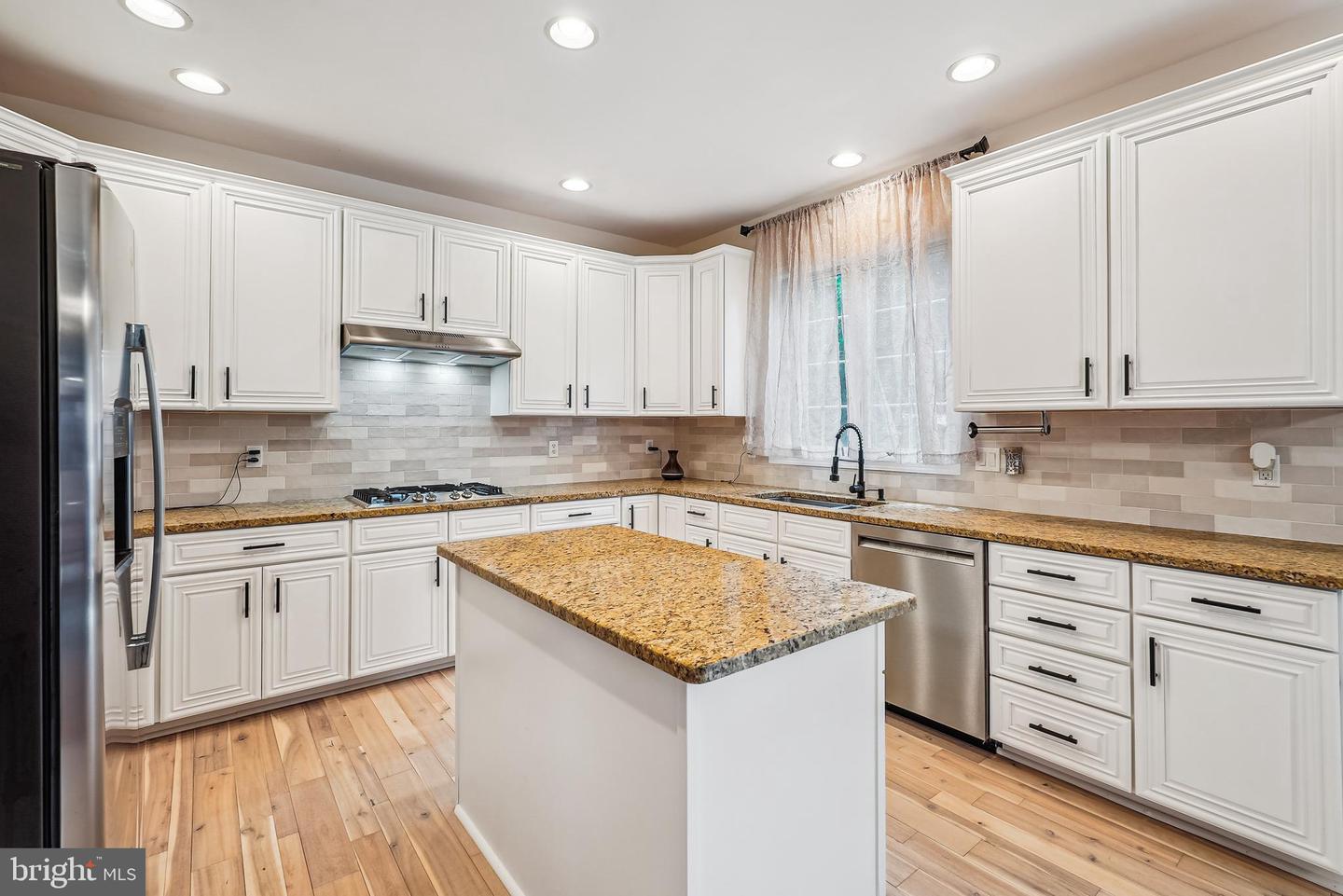 5518 HILLSMAN FARM LN, HAYMARKET, Virginia 20169, 4 Bedrooms Bedrooms, ,4 BathroomsBathrooms,Residential,For sale,5518 HILLSMAN FARM LN,VAPW2099016 MLS # VAPW2099016