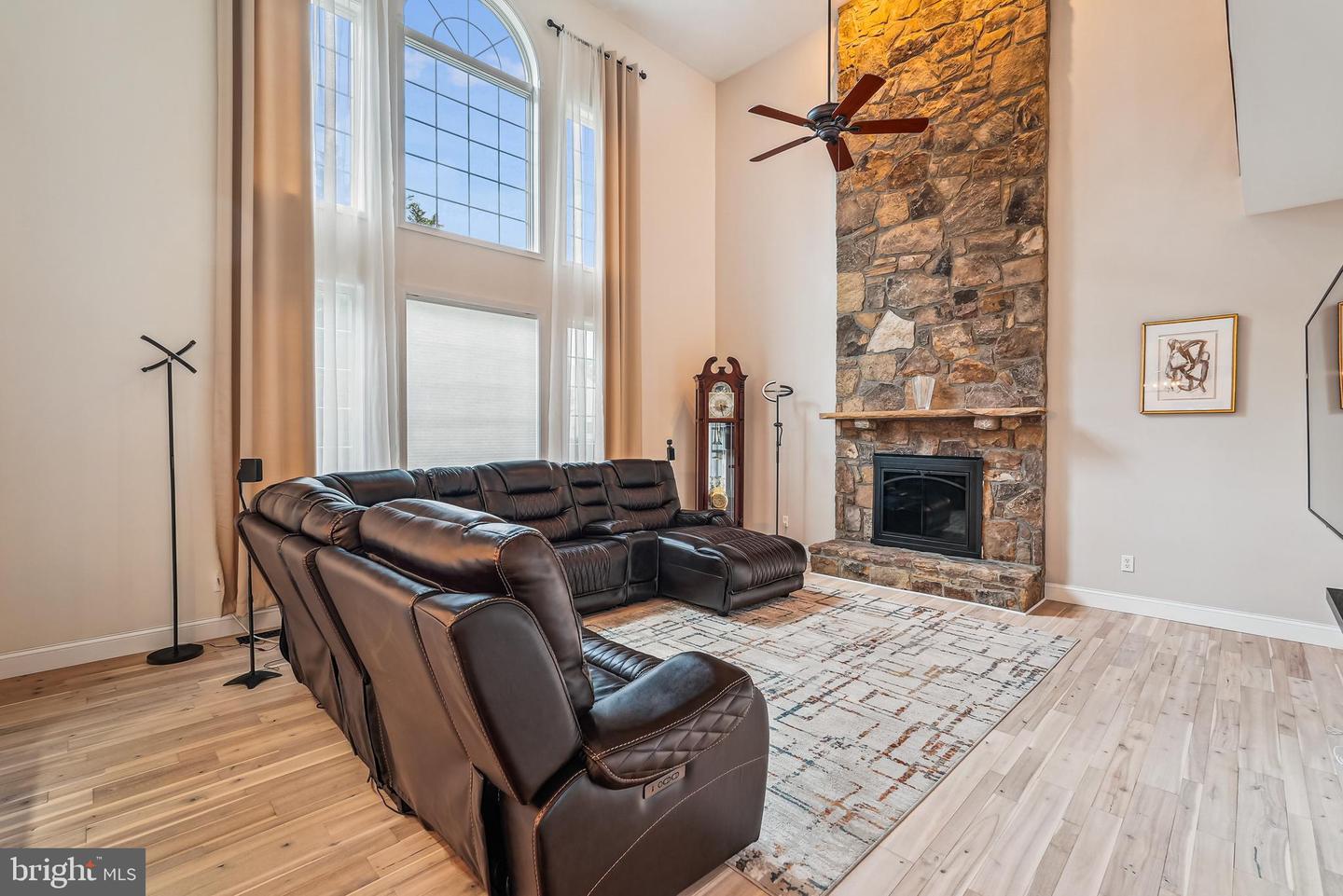 5518 HILLSMAN FARM LN, HAYMARKET, Virginia 20169, 4 Bedrooms Bedrooms, ,4 BathroomsBathrooms,Residential,For sale,5518 HILLSMAN FARM LN,VAPW2099016 MLS # VAPW2099016