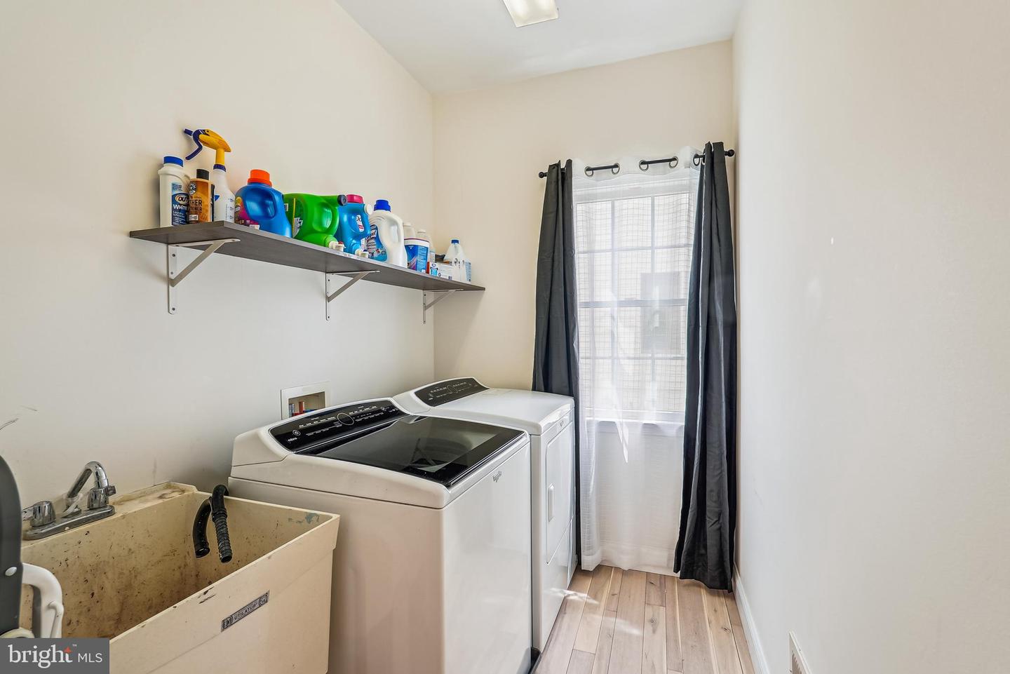 5518 HILLSMAN FARM LN, HAYMARKET, Virginia 20169, 4 Bedrooms Bedrooms, ,4 BathroomsBathrooms,Residential,For sale,5518 HILLSMAN FARM LN,VAPW2099016 MLS # VAPW2099016