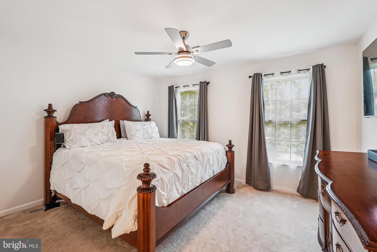 5518 HILLSMAN FARM LN, HAYMARKET, Virginia 20169, 4 Bedrooms Bedrooms, ,4 BathroomsBathrooms,Residential,For sale,5518 HILLSMAN FARM LN,VAPW2099016 MLS # VAPW2099016