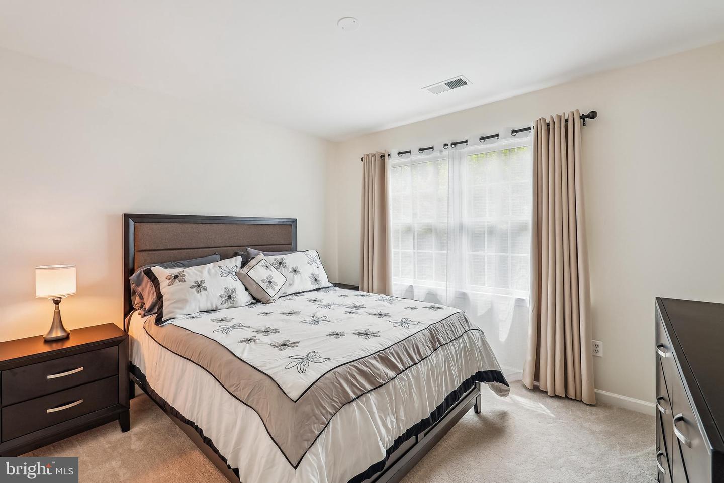 5518 HILLSMAN FARM LN, HAYMARKET, Virginia 20169, 4 Bedrooms Bedrooms, ,4 BathroomsBathrooms,Residential,For sale,5518 HILLSMAN FARM LN,VAPW2099016 MLS # VAPW2099016