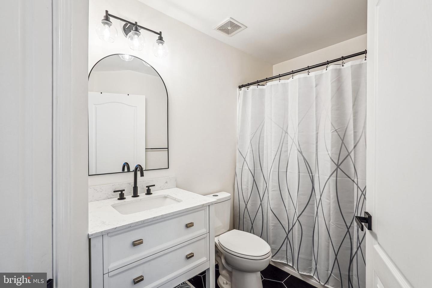 5518 HILLSMAN FARM LN, HAYMARKET, Virginia 20169, 4 Bedrooms Bedrooms, ,4 BathroomsBathrooms,Residential,For sale,5518 HILLSMAN FARM LN,VAPW2099016 MLS # VAPW2099016