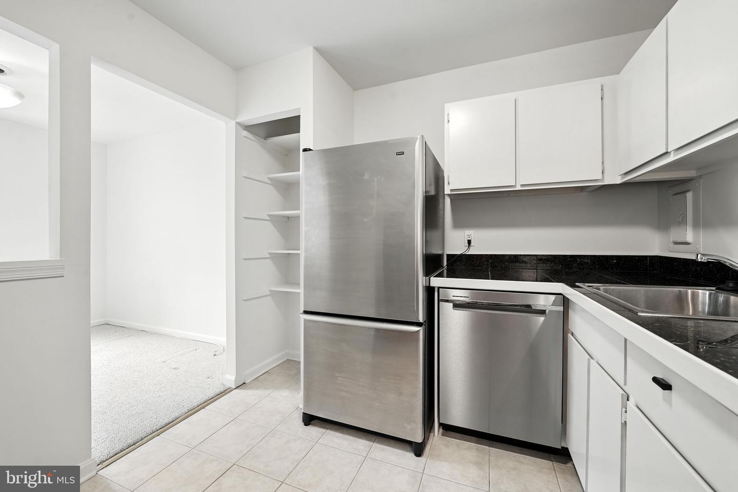 30 CANTERBURY SQ #302, ALEXANDRIA, Virginia 22304, 1 Bedroom Bedrooms, ,1 BathroomBathrooms,Residential,For sale,30 CANTERBURY SQ #302,VAAX2047372 MLS # VAAX2047372