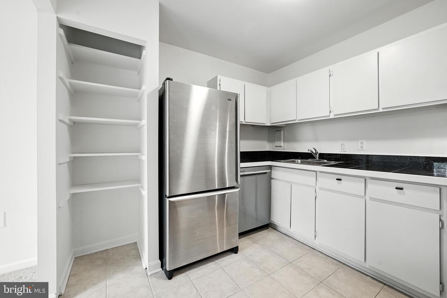 30 CANTERBURY SQ #302, ALEXANDRIA, Virginia 22304, 1 Bedroom Bedrooms, ,1 BathroomBathrooms,Residential,For sale,30 CANTERBURY SQ #302,VAAX2047372 MLS # VAAX2047372