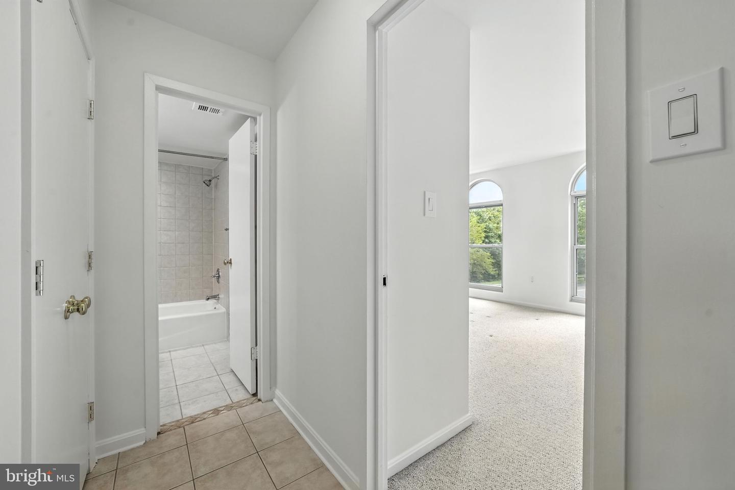 30 CANTERBURY SQ #302, ALEXANDRIA, Virginia 22304, 1 Bedroom Bedrooms, ,1 BathroomBathrooms,Residential,For sale,30 CANTERBURY SQ #302,VAAX2047372 MLS # VAAX2047372