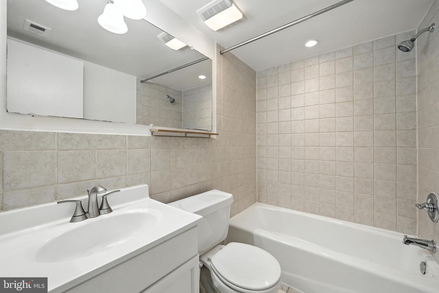 30 CANTERBURY SQ #302, ALEXANDRIA, Virginia 22304, 1 Bedroom Bedrooms, ,1 BathroomBathrooms,Residential,For sale,30 CANTERBURY SQ #302,VAAX2047372 MLS # VAAX2047372