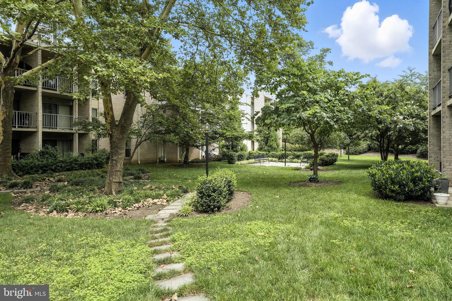 30 CANTERBURY SQ #302, ALEXANDRIA, Virginia 22304, 1 Bedroom Bedrooms, ,1 BathroomBathrooms,Residential,For sale,30 CANTERBURY SQ #302,VAAX2047372 MLS # VAAX2047372