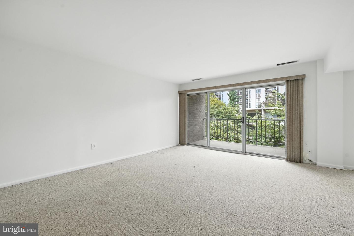 30 CANTERBURY SQ #302, ALEXANDRIA, Virginia 22304, 1 Bedroom Bedrooms, ,1 BathroomBathrooms,Residential,For sale,30 CANTERBURY SQ #302,VAAX2047372 MLS # VAAX2047372