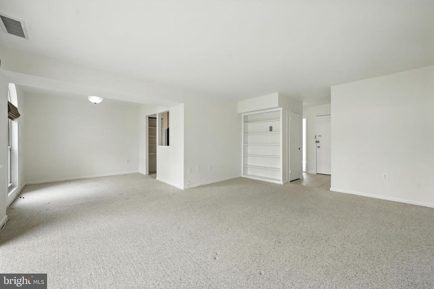 30 CANTERBURY SQ #302, ALEXANDRIA, Virginia 22304, 1 Bedroom Bedrooms, ,1 BathroomBathrooms,Residential,For sale,30 CANTERBURY SQ #302,VAAX2047372 MLS # VAAX2047372