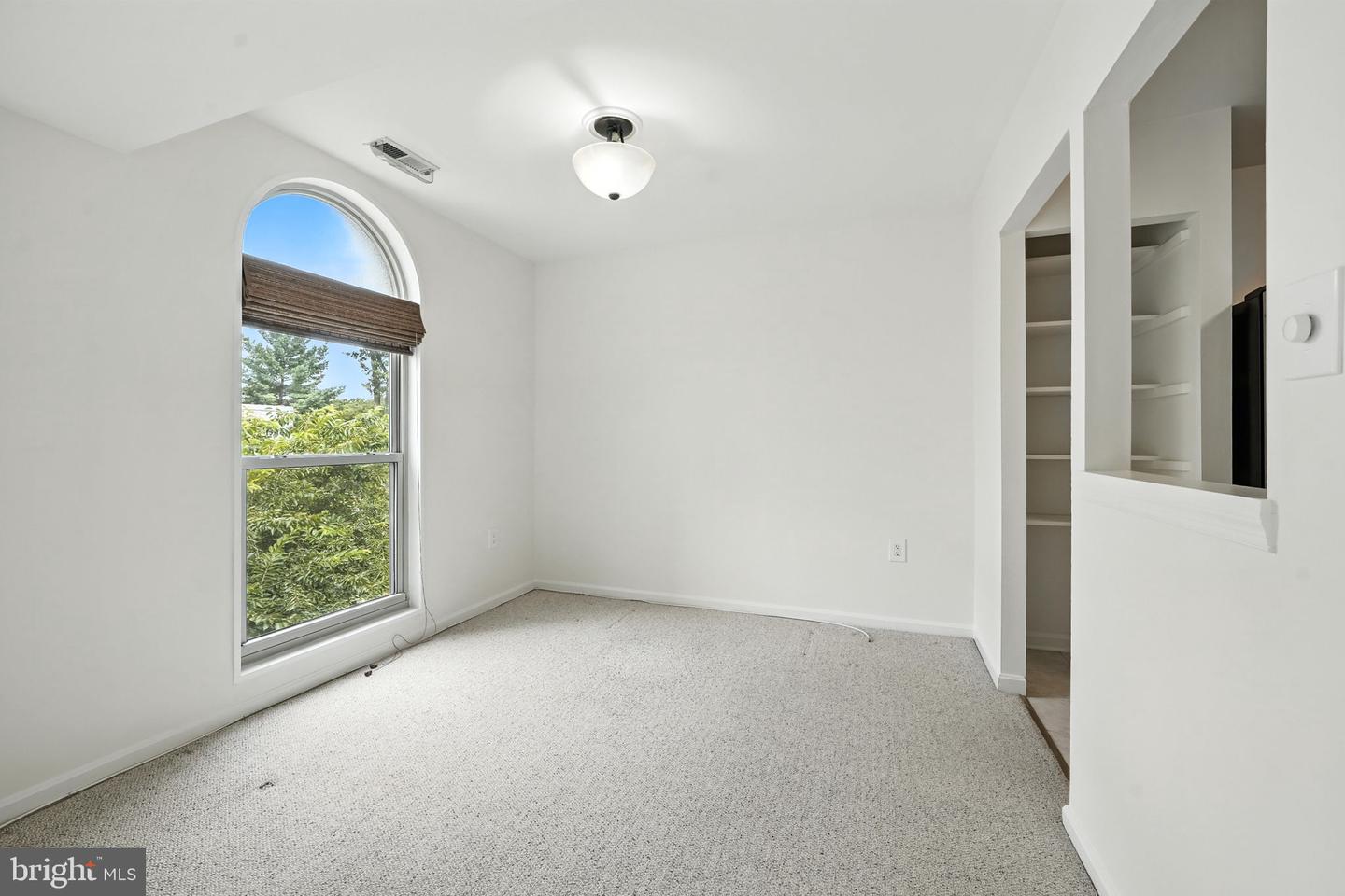 30 CANTERBURY SQ #302, ALEXANDRIA, Virginia 22304, 1 Bedroom Bedrooms, ,1 BathroomBathrooms,Residential,For sale,30 CANTERBURY SQ #302,VAAX2047372 MLS # VAAX2047372