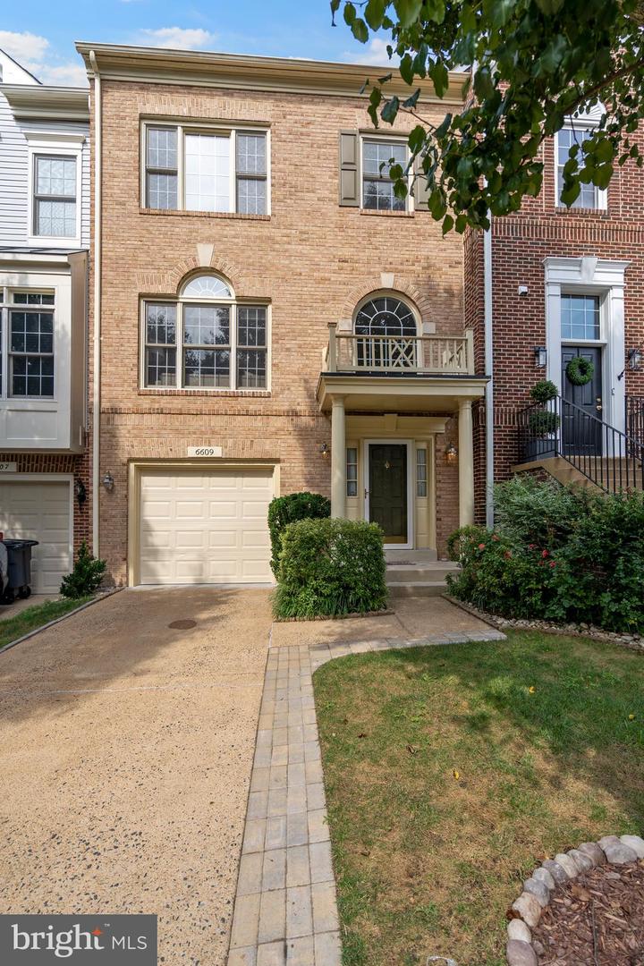 6609 DUNWICH WAY, ALEXANDRIA, Virginia 22315, 3 Bedrooms Bedrooms, ,3 BathroomsBathrooms,Residential,For sale,6609 DUNWICH WAY,VAFX2254982 MLS # VAFX2254982