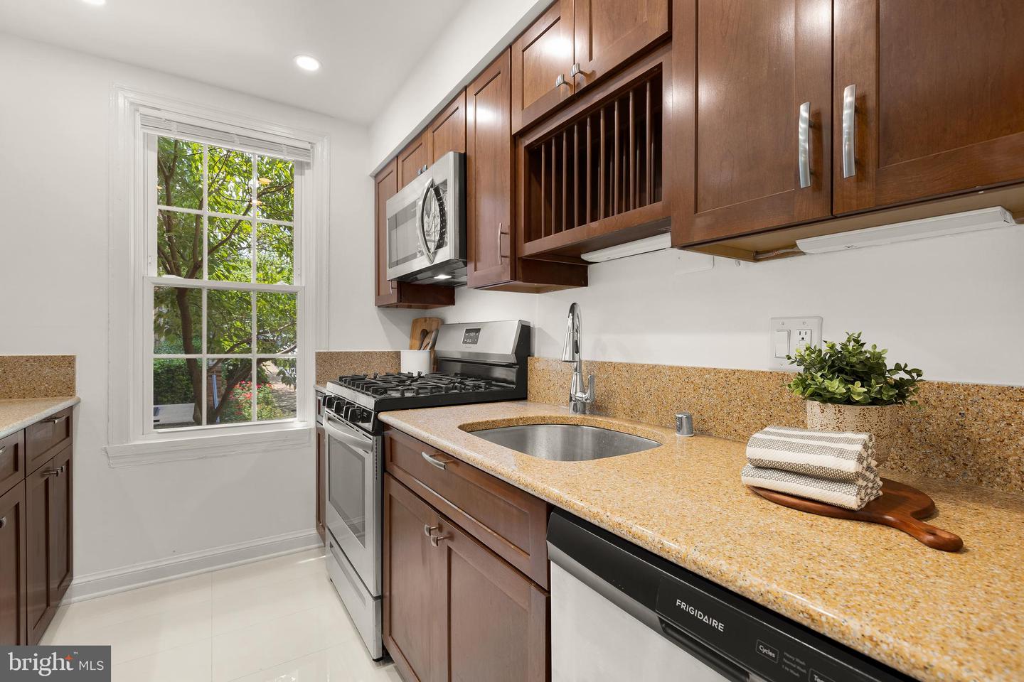 2723 ORDWAY ST NW #2, WASHINGTON, District Of Columbia 20008, 1 Bedroom Bedrooms, 3 Rooms Rooms,1 BathroomBathrooms,Residential,For sale,2723 ORDWAY ST NW #2,DCDC2209902 MLS # DCDC2209902