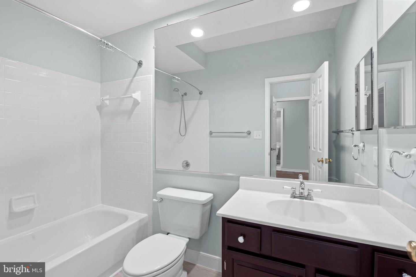 1344-C GARDEN WALL CIR #510, RESTON, Virginia 20194, 2 Bedrooms Bedrooms, ,2 BathroomsBathrooms,Residential,For sale,1344-C GARDEN WALL CIR #510,VAFX2254986 MLS # VAFX2254986
