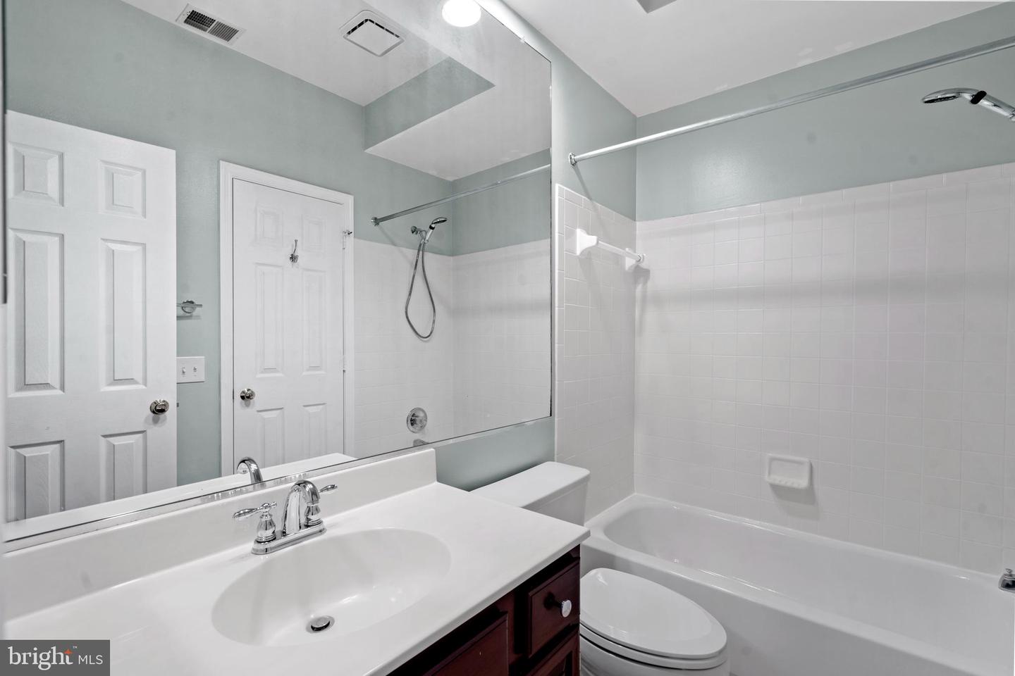 1344-C GARDEN WALL CIR #510, RESTON, Virginia 20194, 2 Bedrooms Bedrooms, ,2 BathroomsBathrooms,Residential,For sale,1344-C GARDEN WALL CIR #510,VAFX2254986 MLS # VAFX2254986