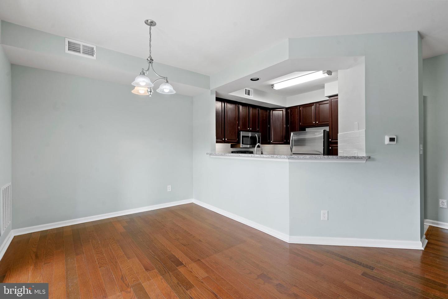 1344-C GARDEN WALL CIR #510, RESTON, Virginia 20194, 2 Bedrooms Bedrooms, ,2 BathroomsBathrooms,Residential,For sale,1344-C GARDEN WALL CIR #510,VAFX2254986 MLS # VAFX2254986