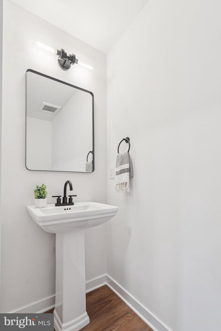567 YORK AVE, WINCHESTER, Virginia 22601, 3 Bedrooms Bedrooms, ,2 BathroomsBathrooms,Residential,For sale,567 YORK AVE,VAWI2008664 MLS # VAWI2008664