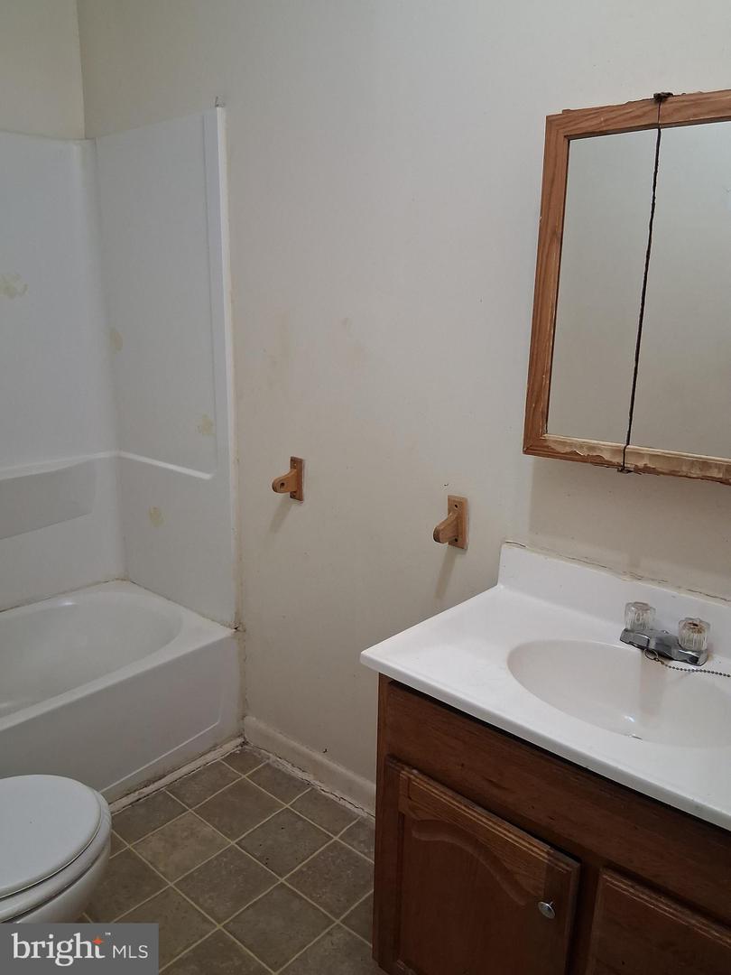 2226 CHESTER ST SE, WASHINGTON, District Of Columbia 20020, 3 Bedrooms Bedrooms, ,1 BathroomBathrooms,Residential,For sale,2226 CHESTER ST SE,DCDC2210214 MLS # DCDC2210214