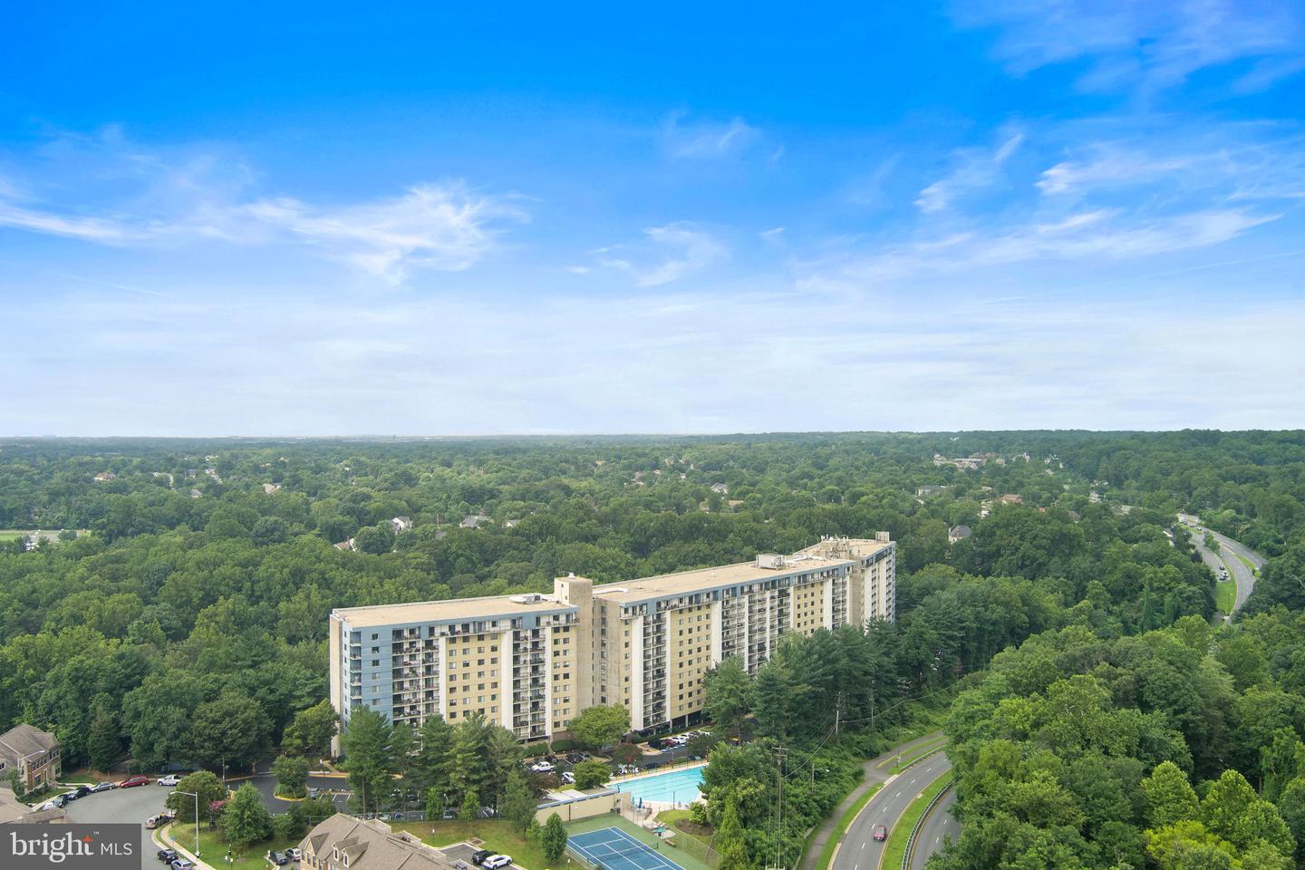 3800 POWELL LN #1002, FALLS CHURCH, Virginia 22041, 2 Bedrooms Bedrooms, ,2 BathroomsBathrooms,Residential,For sale,3800 POWELL LN #1002,VAFX2255092 MLS # VAFX2255092