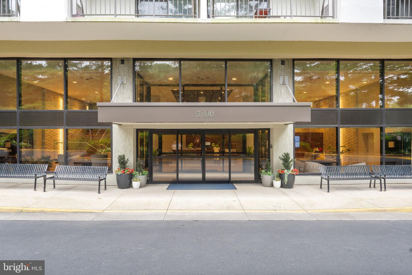 3800 POWELL LN #1002, FALLS CHURCH, Virginia 22041, 2 Bedrooms Bedrooms, ,2 BathroomsBathrooms,Residential,For sale,3800 POWELL LN #1002,VAFX2255092 MLS # VAFX2255092