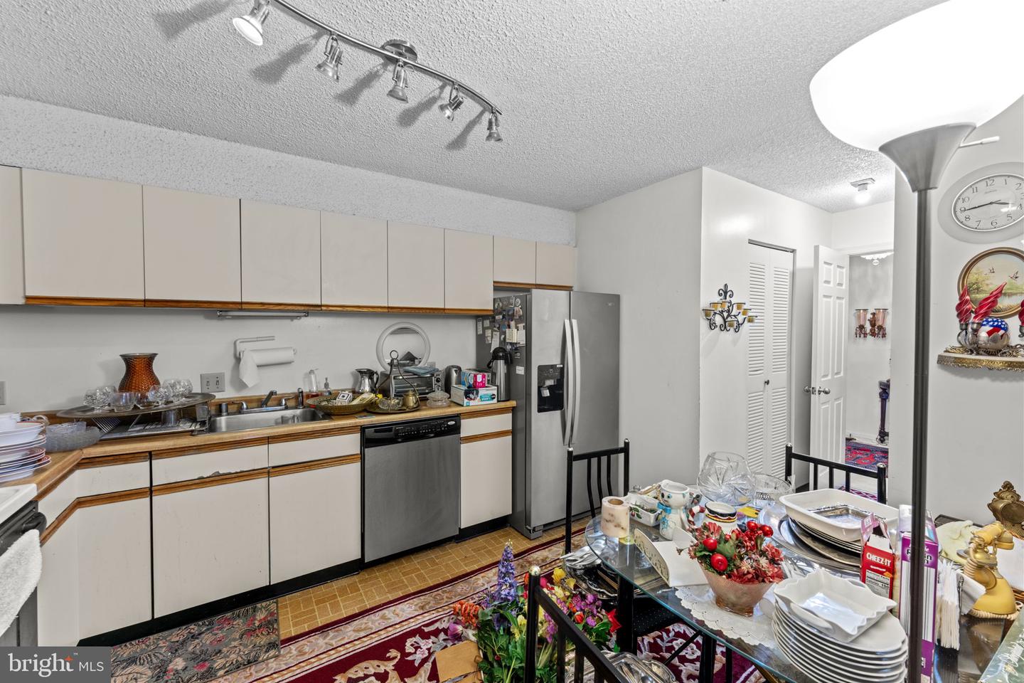 3800 POWELL LN #1002, FALLS CHURCH, Virginia 22041, 2 Bedrooms Bedrooms, ,2 BathroomsBathrooms,Residential,For sale,3800 POWELL LN #1002,VAFX2255092 MLS # VAFX2255092