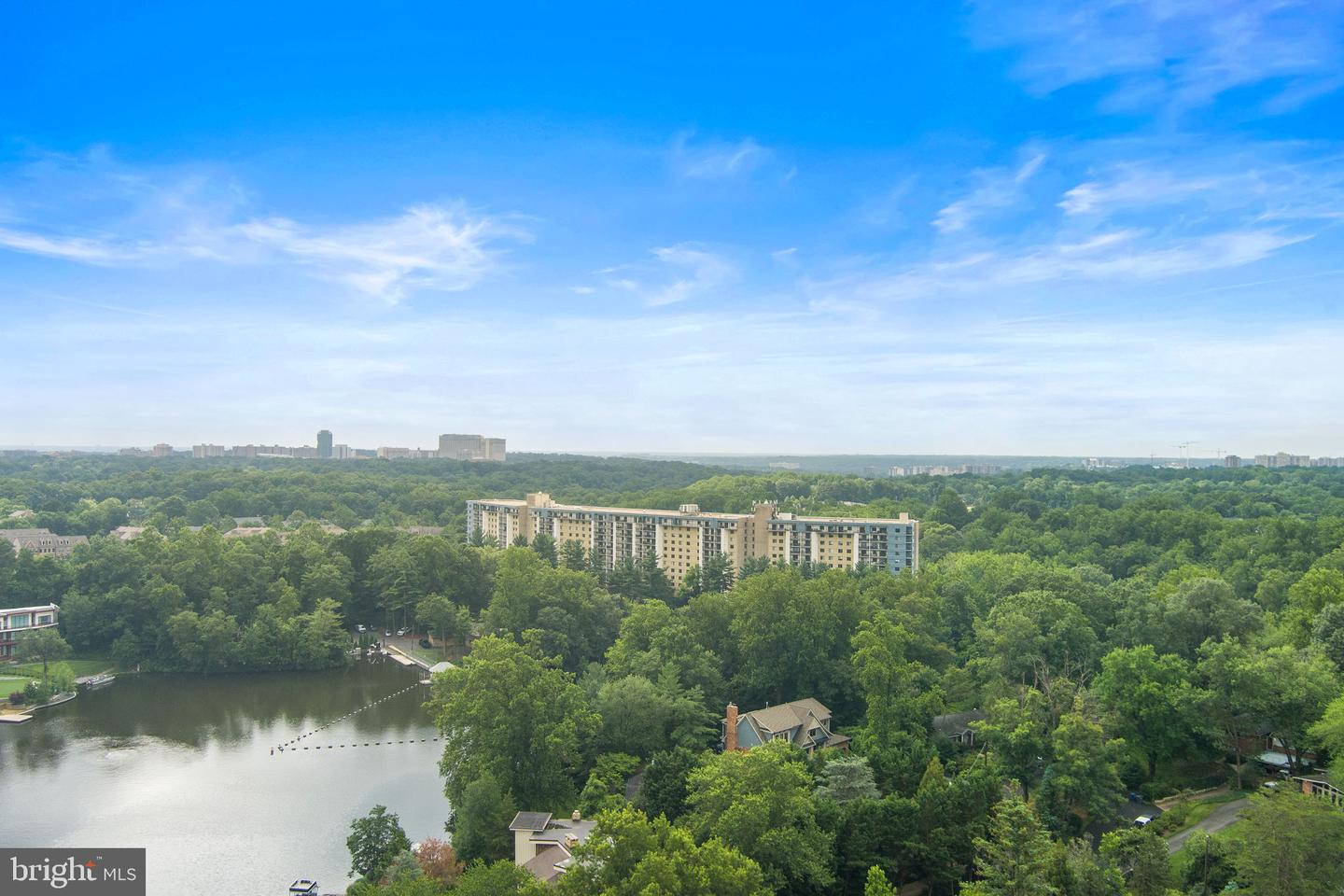 3800 POWELL LN #1002, FALLS CHURCH, Virginia 22041, 2 Bedrooms Bedrooms, ,2 BathroomsBathrooms,Residential,For sale,3800 POWELL LN #1002,VAFX2255092 MLS # VAFX2255092