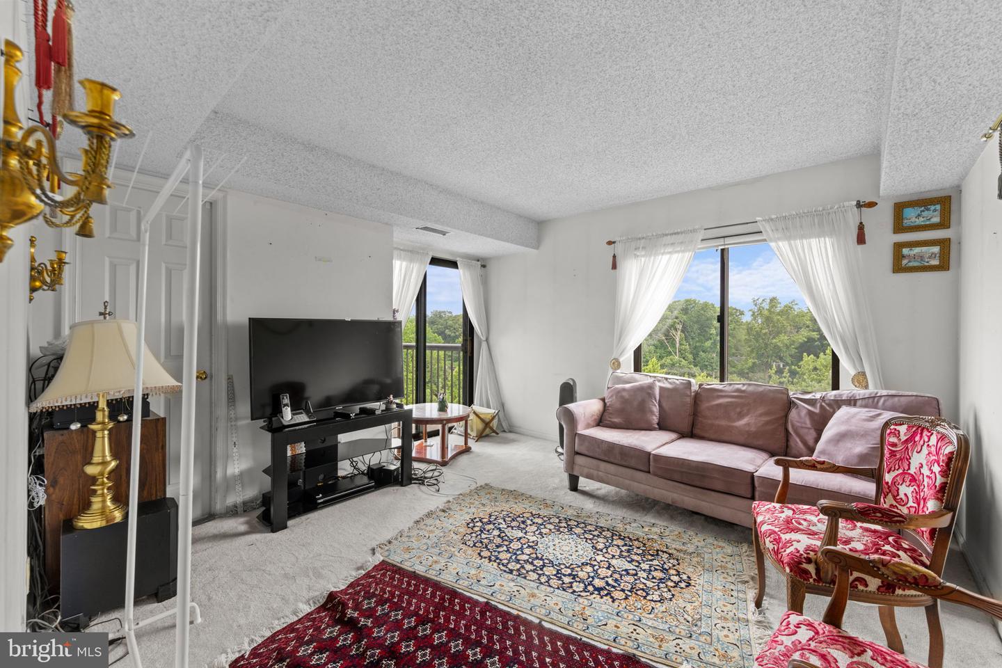 3800 POWELL LN #1002, FALLS CHURCH, Virginia 22041, 2 Bedrooms Bedrooms, ,2 BathroomsBathrooms,Residential,For sale,3800 POWELL LN #1002,VAFX2255092 MLS # VAFX2255092
