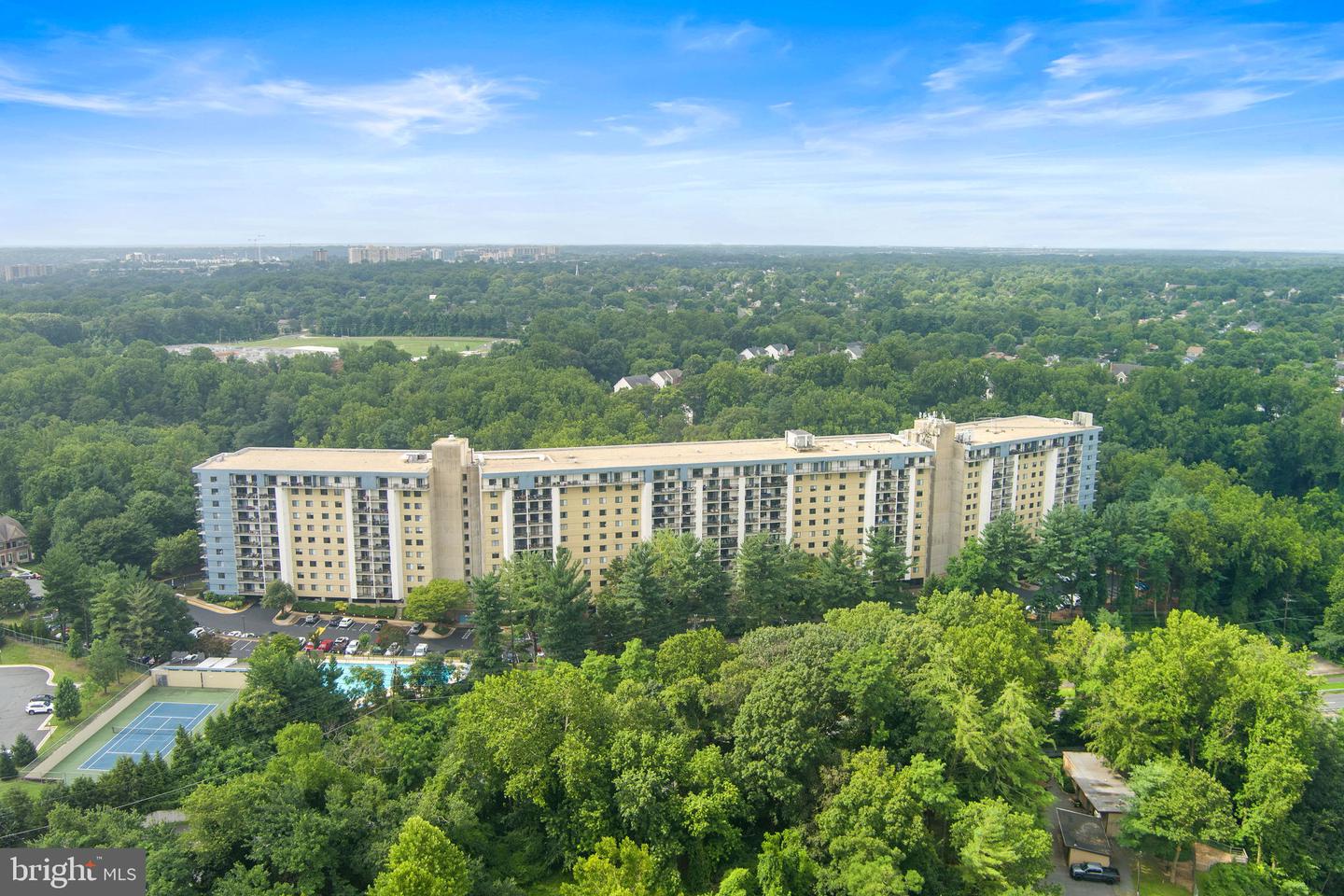 3800 POWELL LN #1002, FALLS CHURCH, Virginia 22041, 2 Bedrooms Bedrooms, ,2 BathroomsBathrooms,Residential,For sale,3800 POWELL LN #1002,VAFX2255092 MLS # VAFX2255092